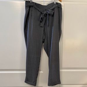 NWT Black and White Pinstripe Crepe Tapered Pant